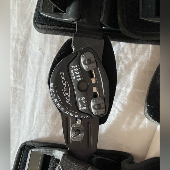 DonJoy Other Donjoy Adjustable Lockable Black Hinged Knee Brace